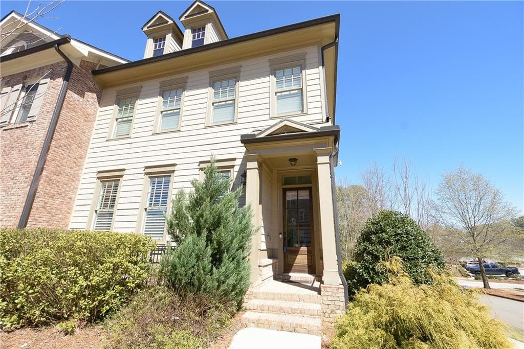 4 bedroom, 4 bathroom, 2,584 sq ft townhouse sold at 12593 Dunbrody Avenue, Alpharetta, GA 30004