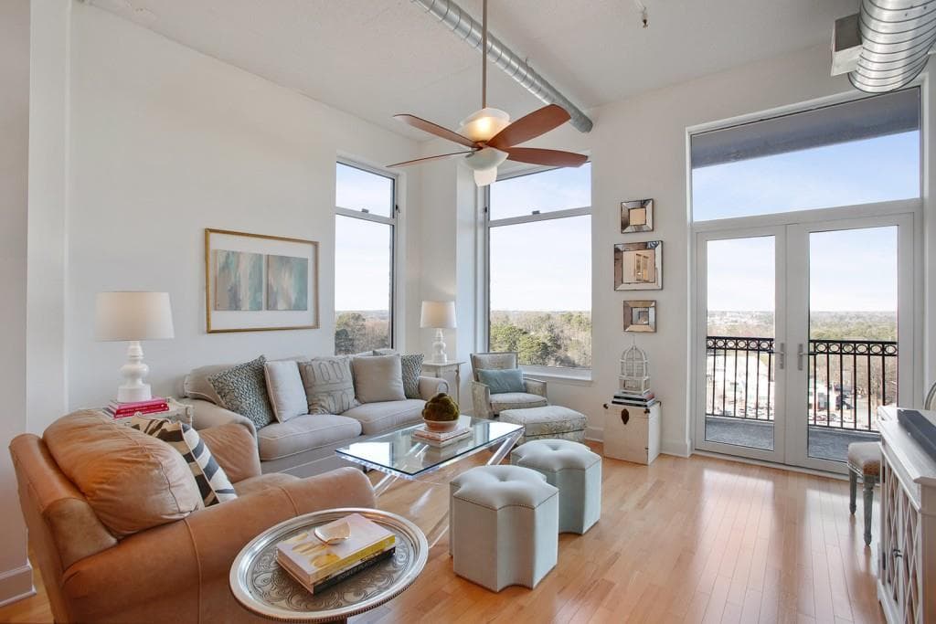 2 bedroom, 2 bathroom, 1,270 sq ft condominium sold at 3820 Roswell Road 716, Atlanta, GA 30342