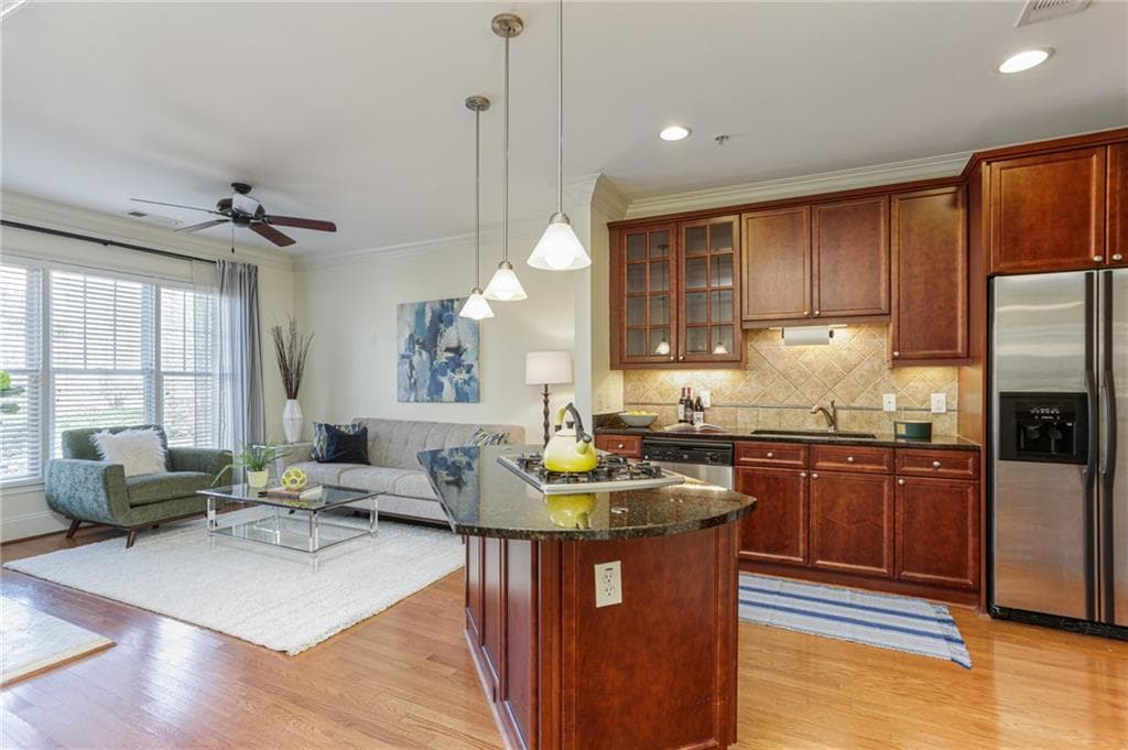 2 bedroom, 1 bathroom, 1,057 sq ft condominium sold at 825 Highland Lane 1215, Atlanta, GA 30306