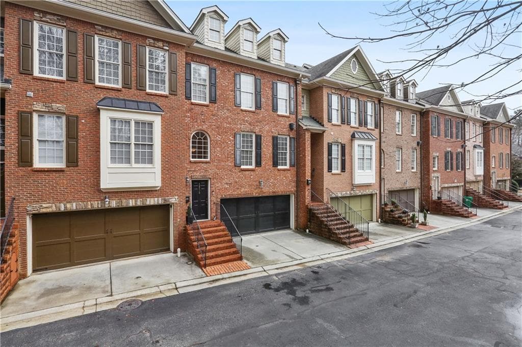 3 bedroom, 4 bathroom, 2,916 sq ft townhouse sold at 1556 Donaldson Park Drive, Brookhaven, GA 30319
