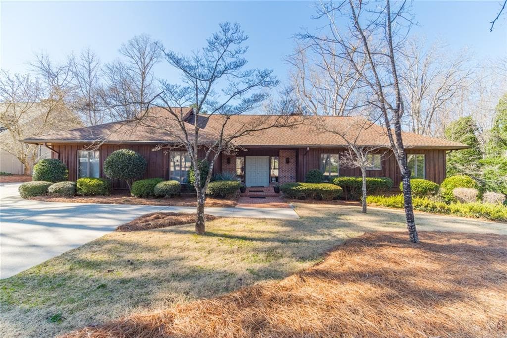 5 bedroom, 4 bathroom, 4,119 sq ft single family residence sold at 131 Woodlake Drive, Gainesville, GA 30506