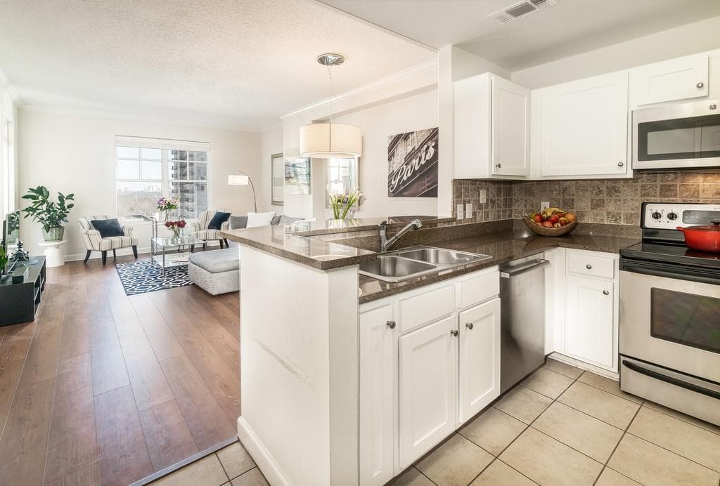 1 bedroom, 1 bathroom, 764 sq ft condominium sold at 1101 Juniper Street 1112, Atlanta, GA 30309