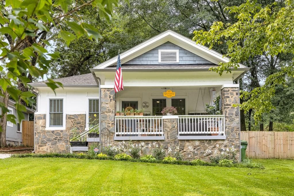3 bedroom, 2 bathroom, 1,495 sq ft single family residence sold at 1498 Westwood Avenue, Atlanta, GA 30310