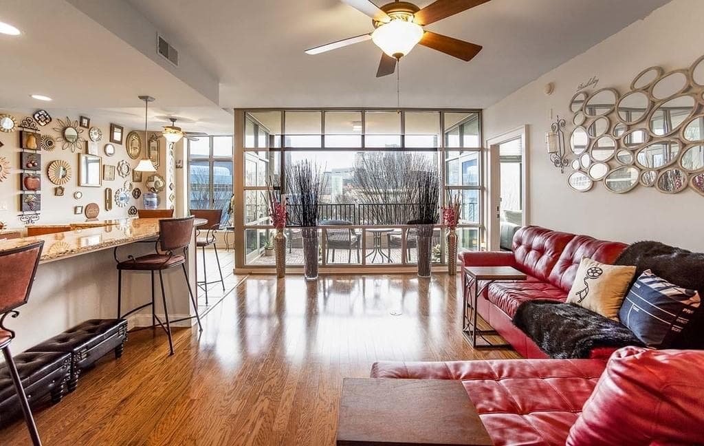 2 bedroom, 2 bathroom, 1,678 sq ft condominium sold at 250 Park Avenue West 305, Atlanta, GA 30313