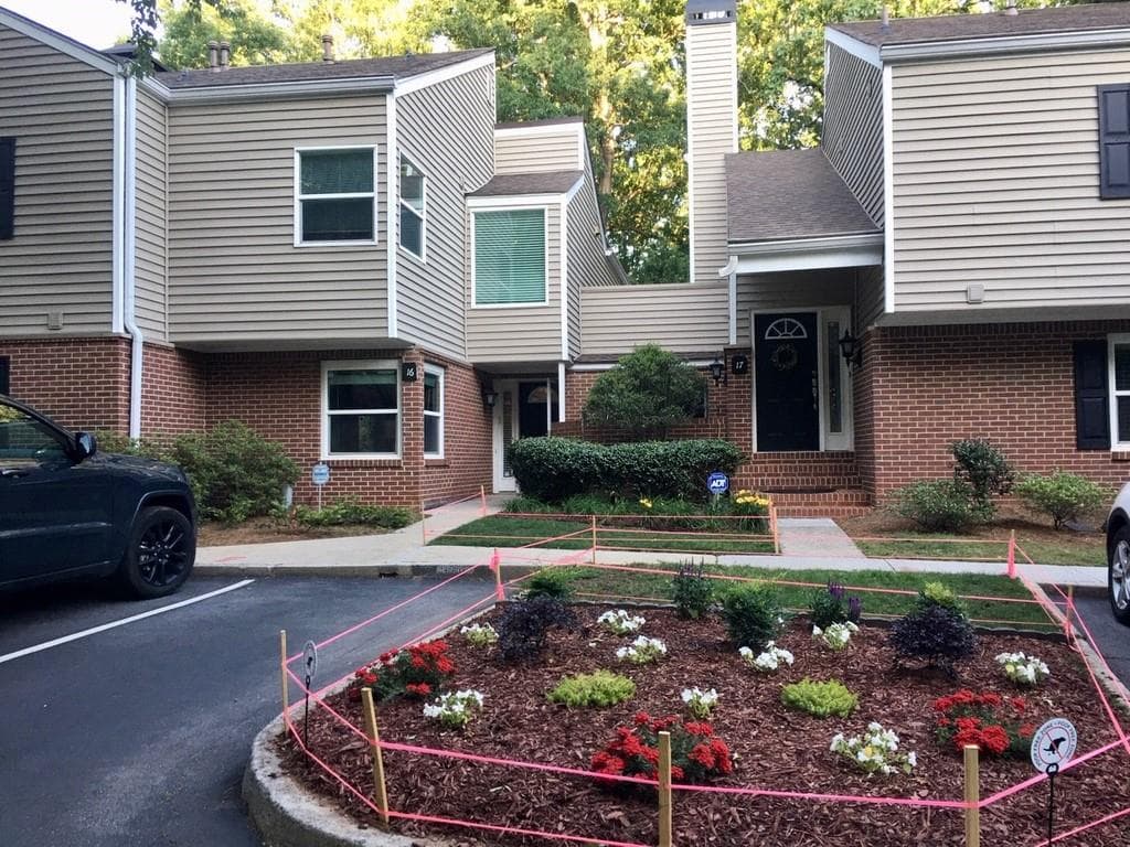 3 bedroom, 2 bathroom, 2,000 sq ft condominium sold at 16 Dunwoody Springs Drive, Atlanta, GA 30328