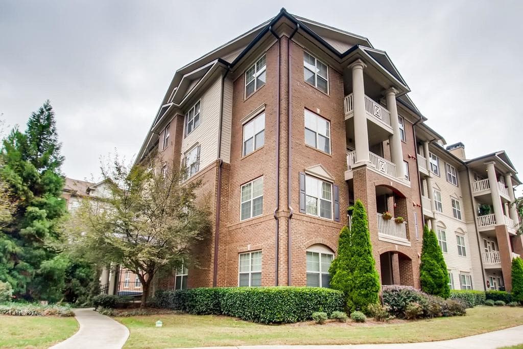 2 bedroom, 2 bathroom, 1,227 sq ft condominium sold at 4805 W Village Way 2406, Smyrna, GA 30080