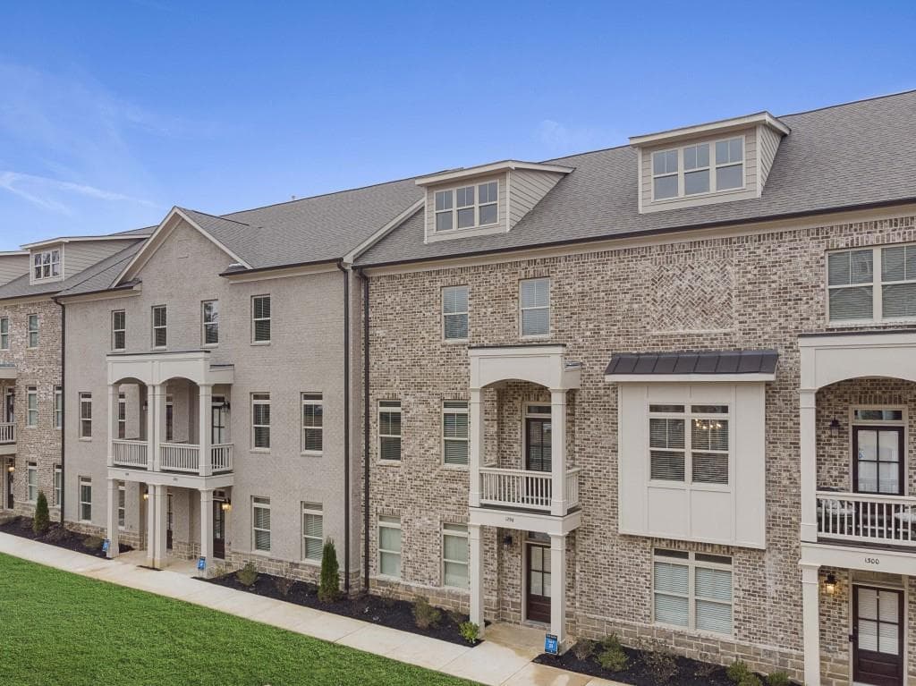 3 bedroom, 4 bathroom, 2,000 sq ft townhouse sold at 1256 Stone Castle Circle 15, Smyrna, GA 30080