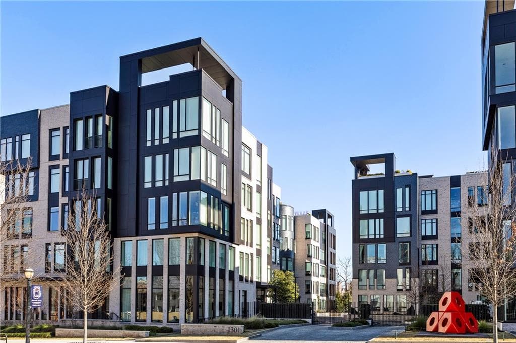2 bedroom, 2 bathroom, 1,773 sq ft condominium sold at 1301 Peachtree Street 4C, Atlanta, GA 30309