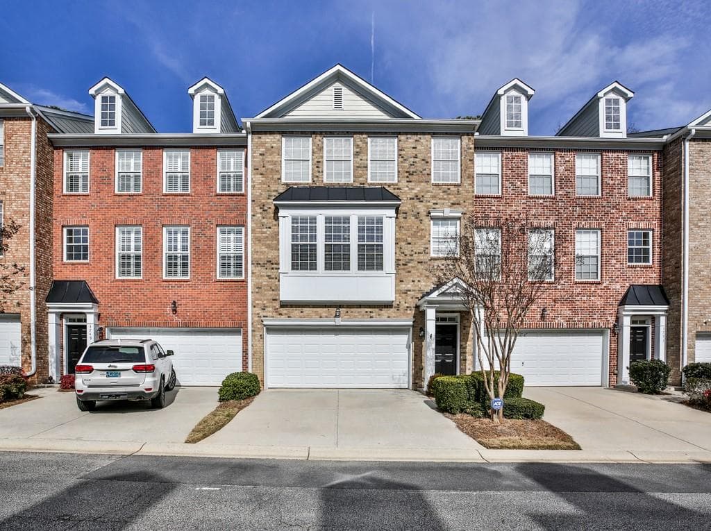 3 bedroom, 4 bathroom, 1,932 sq ft townhouse sold at 3751 Chattahoochee Summit Drive 2, Atlanta, GA 30339