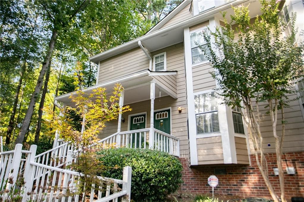 4464 Pineridge Circle, Dunwoody, GA 30338 — most recent listing photo