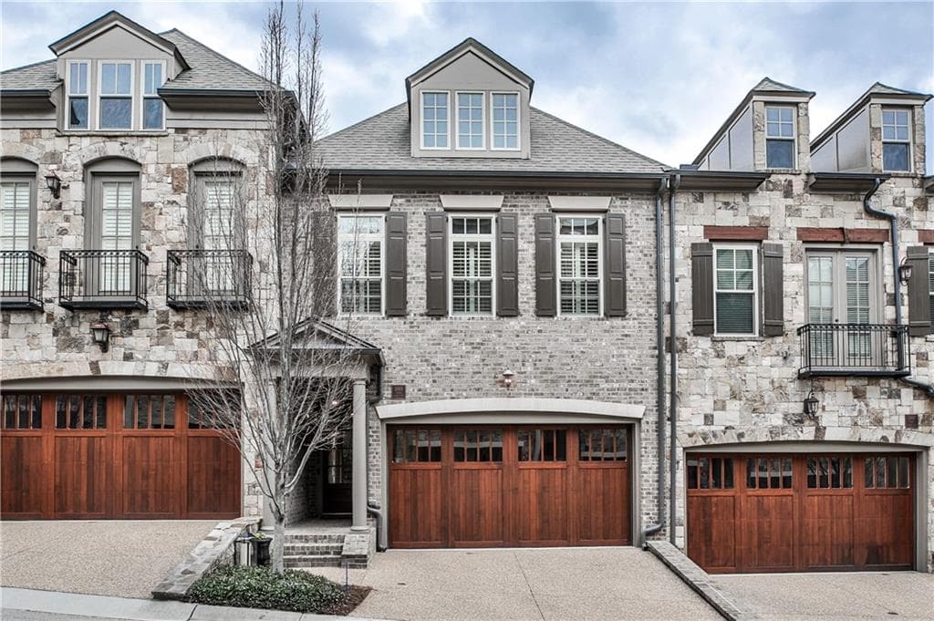 3 bedroom, 4 bathroom, 3,379 sq ft townhouse sold at 3865 Paces Lookout Drive 18, Atlanta, GA 30339