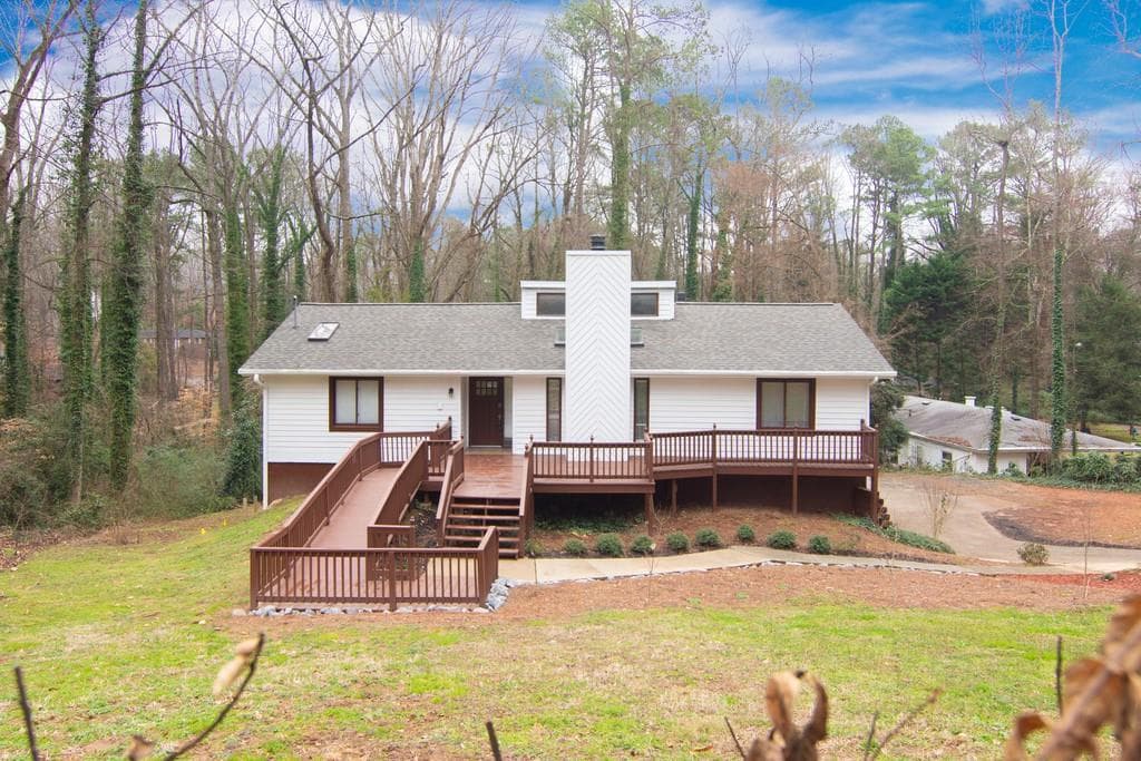 4 bedroom, 3 bathroom, 2,228 sq ft single family residence sold at 1390 Twin Oaks Circle, Smyrna, GA 30080