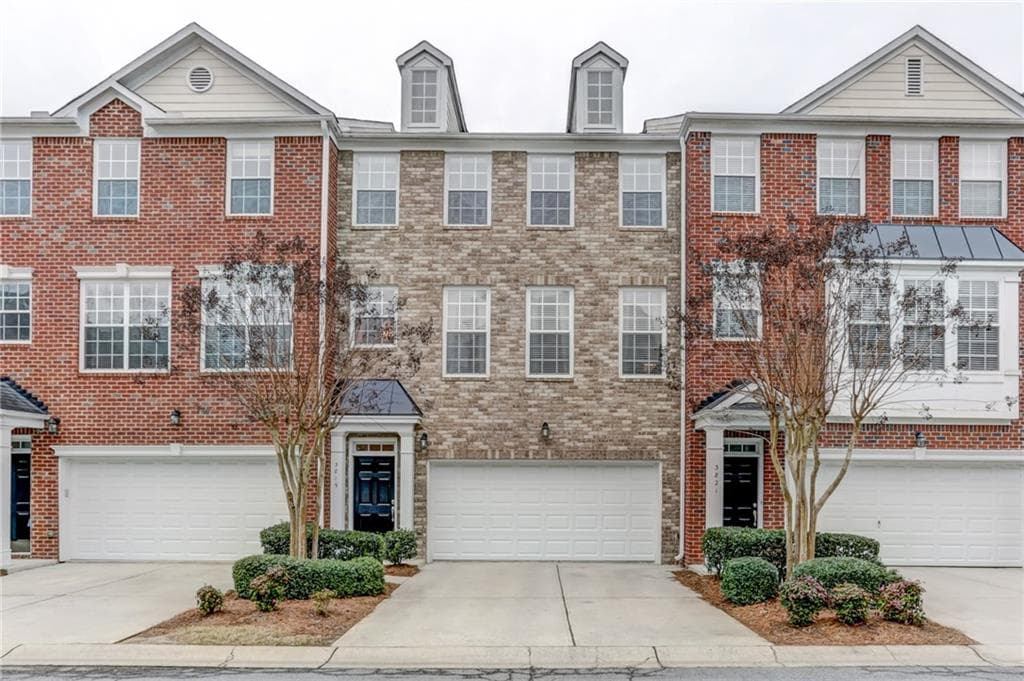 3 bedroom, 4 bathroom, 2,511 sq ft townhouse sold at 3819 Chattahoochee Summit Drive, Atlanta, GA 30339