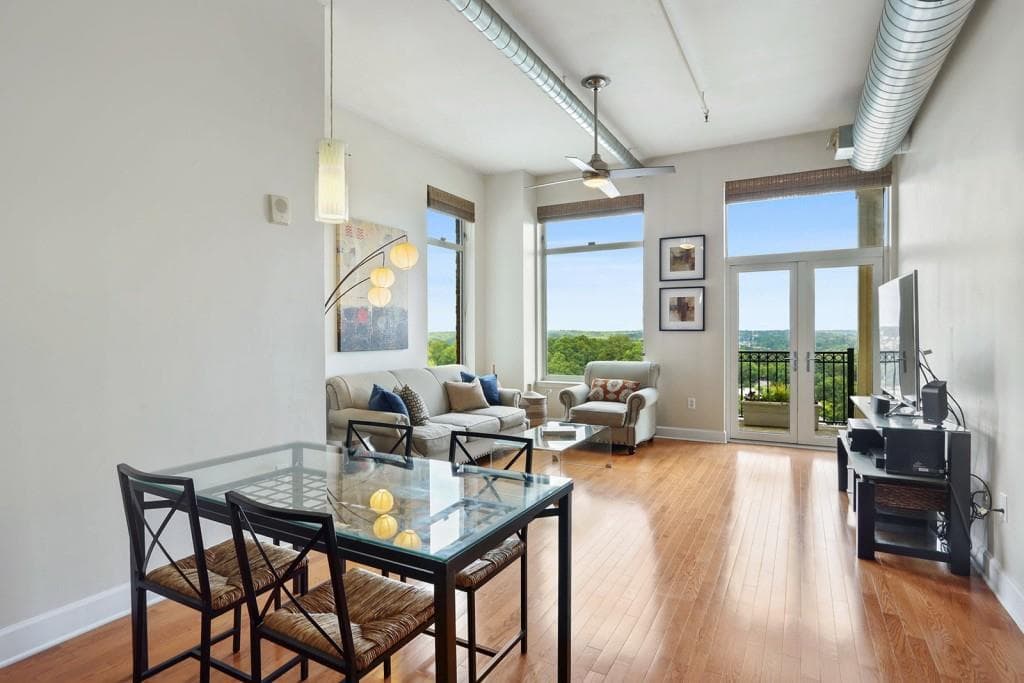 2 bedroom, 2 bathroom, 1,270 sq ft condominium sold at 3820 Roswell Road 816, Atlanta, GA 30342