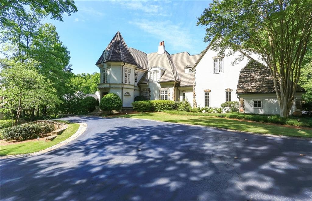 5 bedroom, 6 bathroom, 5,813 sq ft single family residence sold at 3510 Knollwood Drive, Atlanta, GA 30305