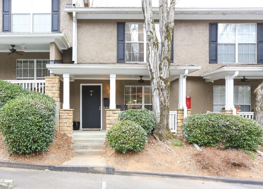2 bedroom, 2 bathroom, 1,156 sq ft condominium sold at 3180 Seven Pines Court 103, Atlanta, GA 30339