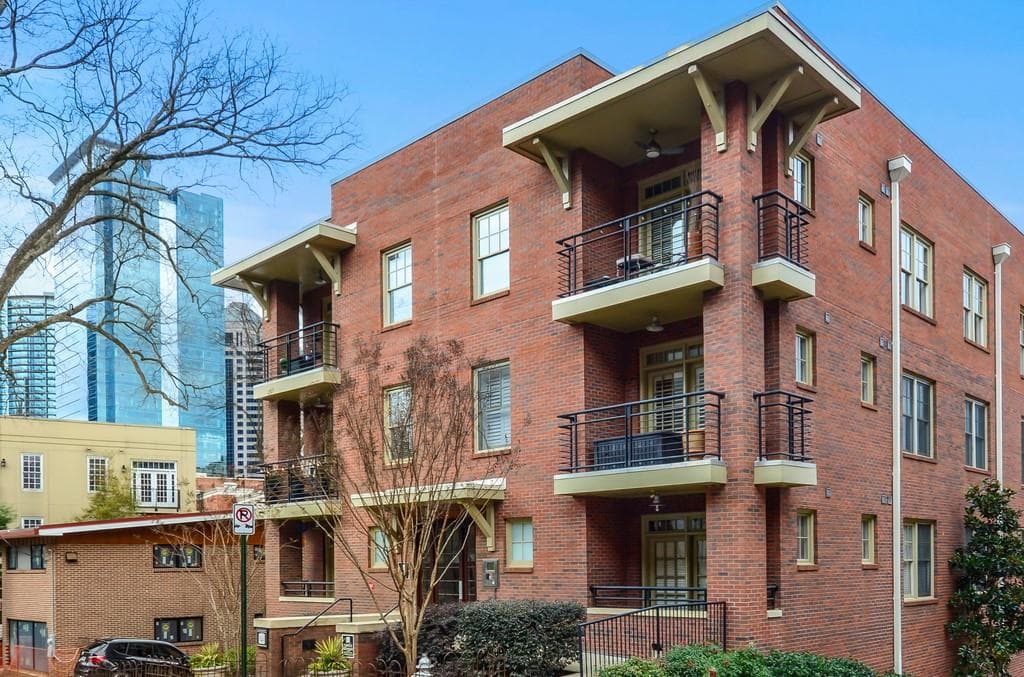 2 bedroom, 2 bathroom, 1,215 sq ft condominium sold at 250 11th Street 3, Atlanta, GA 30309