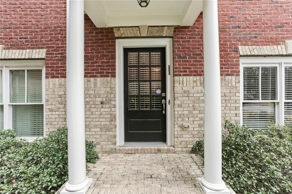 3 bedroom, 4 bathroom, 2,220 sq ft townhouse sold at 2428 Dresden Parc Circle, Atlanta, GA 30345