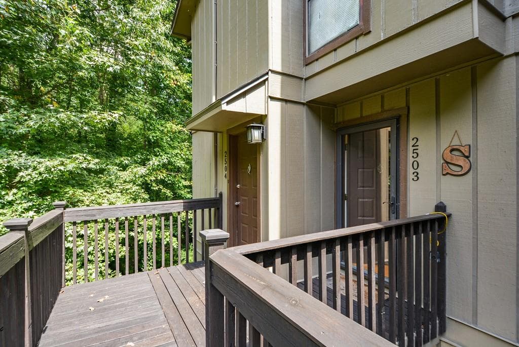 2 bedroom, 2 bathroom, 1,268 sq ft condominium sold at 2503 Cumberland Court, Smyrna, GA 30080