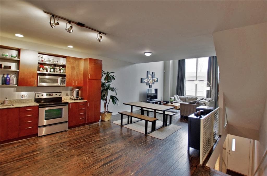 2 bedroom, 3 bathroom, 1,529 sq ft townhouse sold at 1272 Ponti Mews, Atlanta, GA 30318