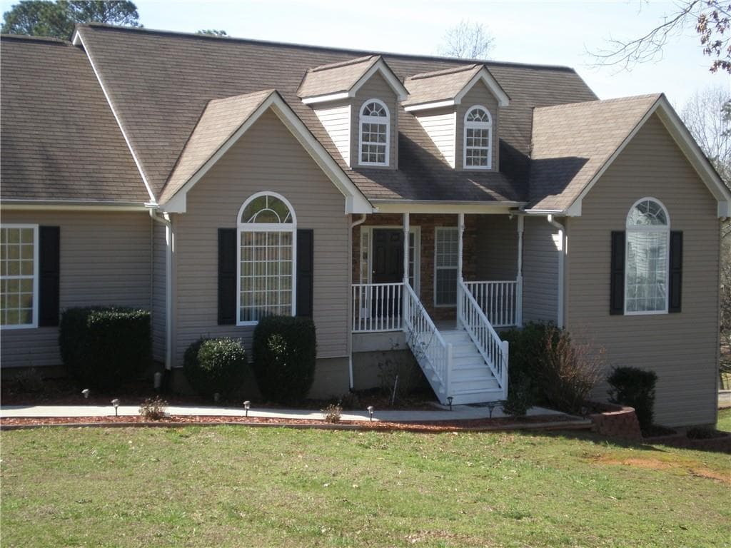 3 bedroom, 2 bathroom, 1,604 sq ft single family residence sold at 4737 Waverly Way, Gainesville, GA 30504