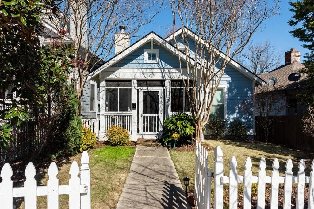 3 bedroom, 3 bathroom, 1,646 sq ft single family residence sold at 720 Lake Avenue, Atlanta, GA 30307