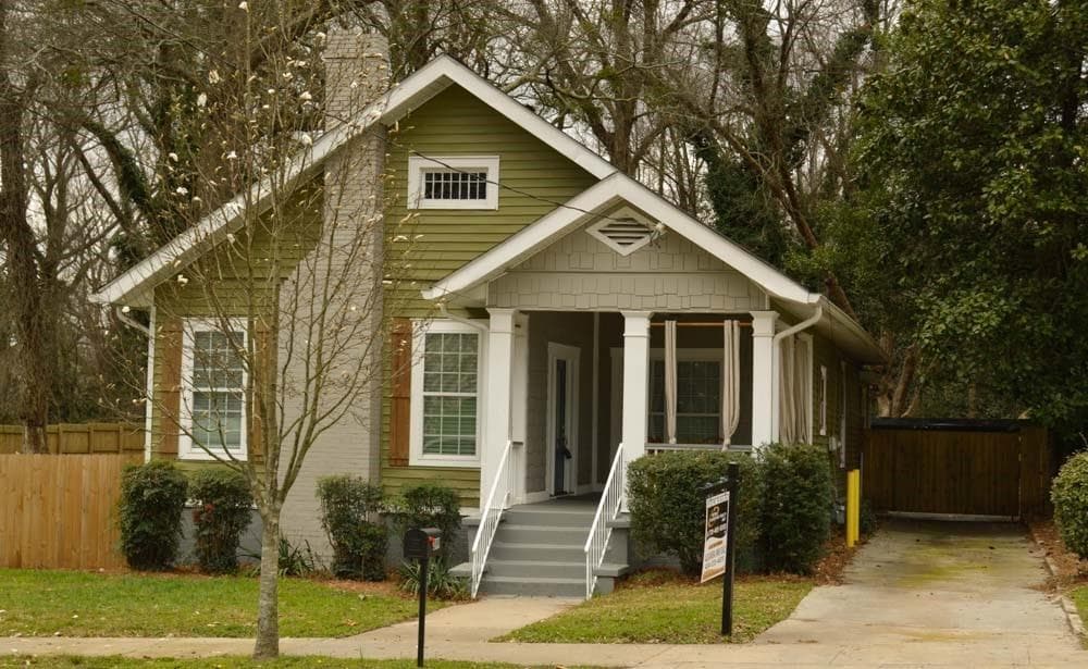 3 bedroom, 3 bathroom, 1,805 sq ft single family residence sold at 399 W Ontario Avenue, Atlanta, GA 30310