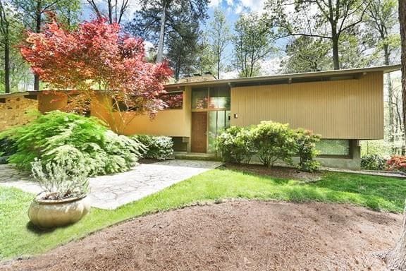 3 bedroom, 3 bathroom, 3,100 sq ft single family residence sold at 45 Seville Chase, Atlanta, GA 30328