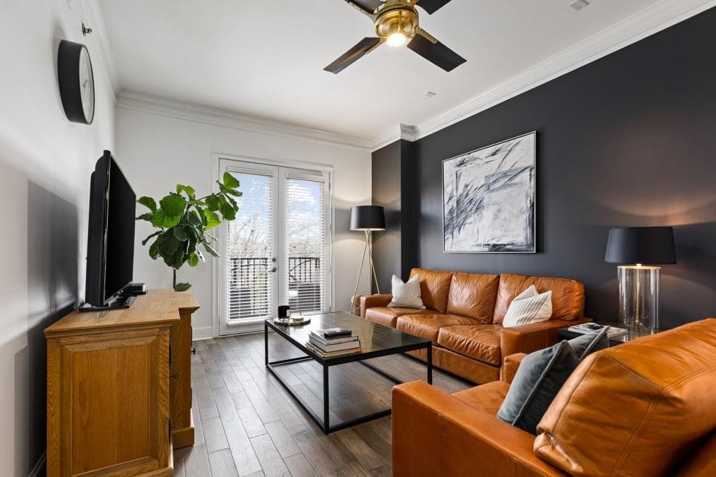 2 bedroom, 2 bathroom, 1,242 sq ft condominium sold at 2277 Peachtree Road 602, Atlanta, GA 30309