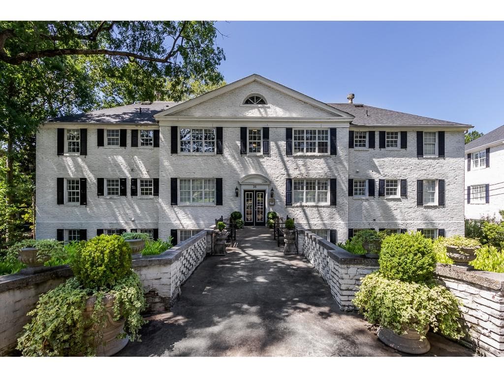 2 bedroom, 1 bathroom condominium sold at 35 Sheridan Drive 8, Atlanta, GA 30305