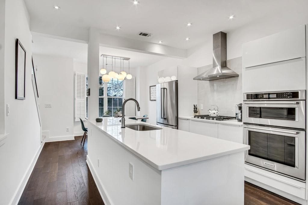 3 bedroom, 3 bathroom, 1,569 sq ft townhouse sold at 1124 Dekalb Avenue 10, Atlanta, GA 30307