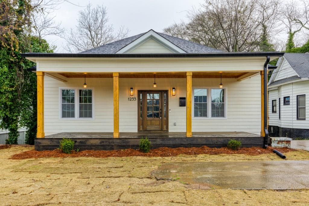 4 bedroom, 3 bathroom, 2,200 sq ft single family residence sold at 1233 Avon Avenue, Atlanta, GA 30310