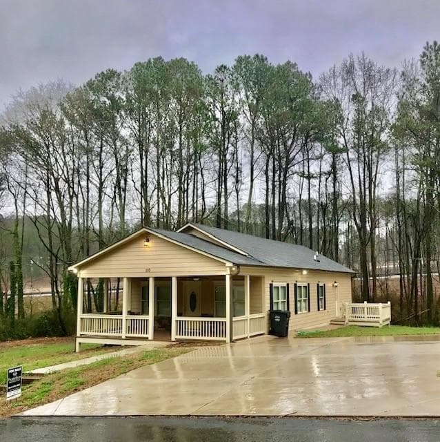 3 bedroom, 2 bathroom, 1,348 sq ft single family residence sold at 110 W South Street, Canton, GA 30114