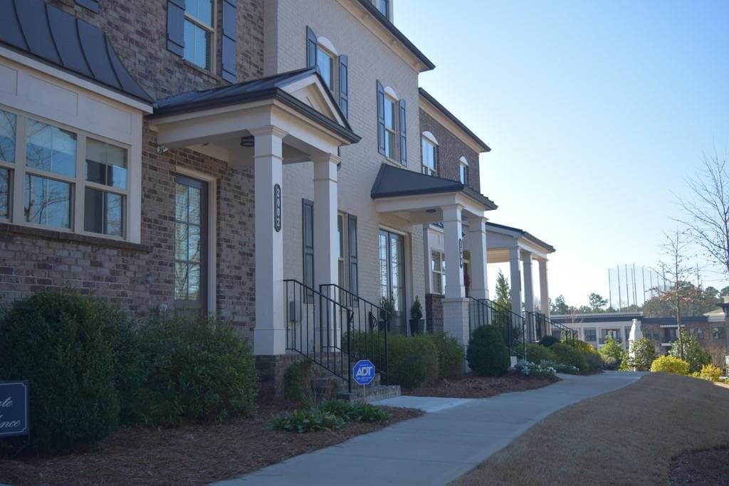 3 bedroom, 4 bathroom, 2,178 sq ft townhouse sold at 2002 FORTE Lane, Alpharetta, GA 30009