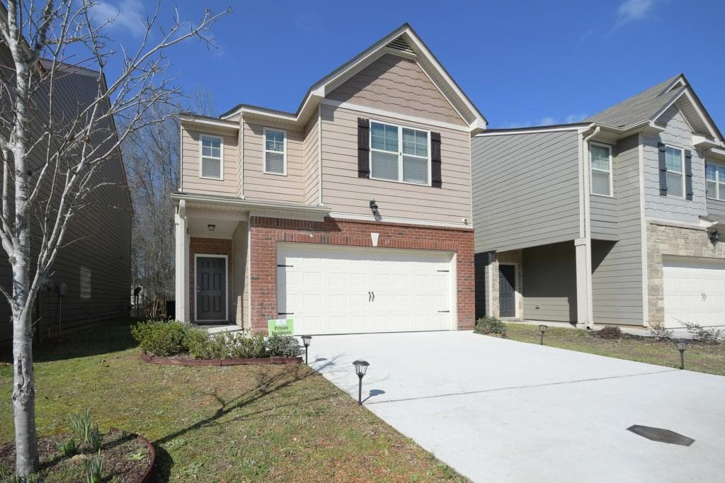 3 bedroom, 3 bathroom, 2,030 sq ft single family residence sold at 2213 Capella Circle, Atlanta, GA 30331