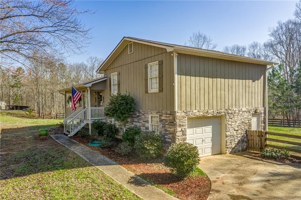 3 bedroom, 2 bathroom, 1,416 sq ft single family residence sold at 624 Puckett Road, Waleska, GA 30183