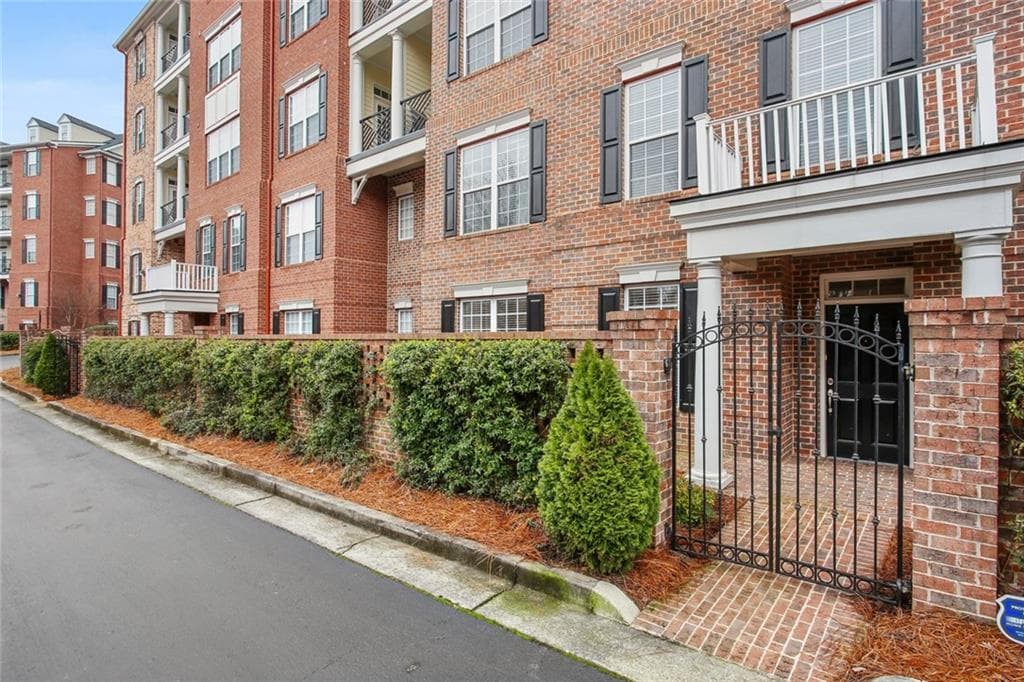 2 bedroom, 2 bathroom, 1,828 sq ft condominium sold at 4810 Ivy Ridge Drive 102, Atlanta, GA 30339