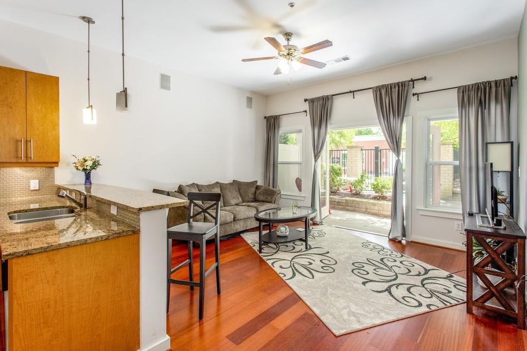 1 bedroom, 1 bathroom, 737 sq ft condominium sold at 870 Inman Village Parkway 215, Atlanta, GA 30307