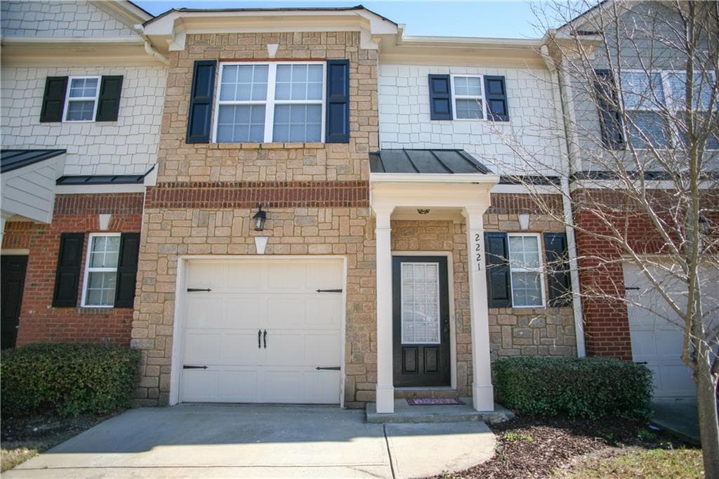 3 bedroom, 3 bathroom, 1,574 sq ft townhouse sold at 2221 Ferentz Trace, Norcross, GA 30071