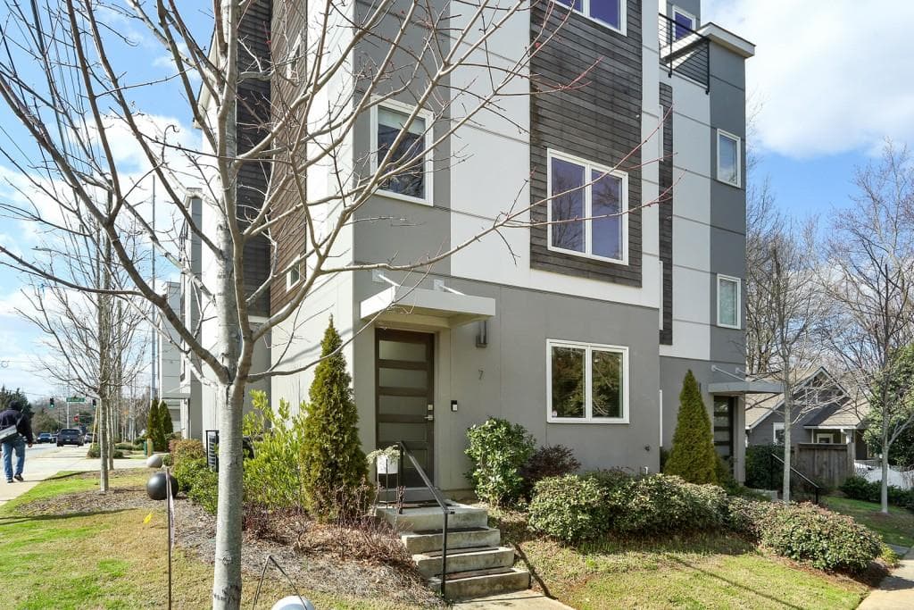 3 bedroom, 4 bathroom, 2,025 sq ft townhouse sold at 1672 Dekalb Avenue 7, Atlanta, GA 30307