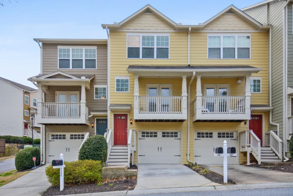 3 bedroom, 4 bathroom, 1,326 sq ft townhouse sold at 1292 Liberty Parkway, Atlanta, GA 30318