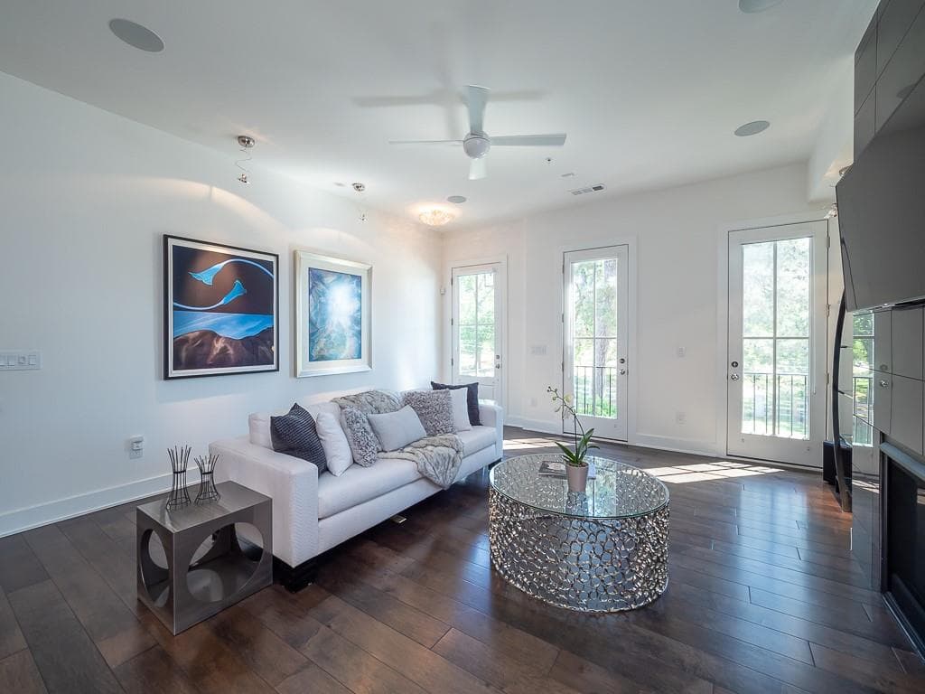 3 bedroom, 4 bathroom, 2,233 sq ft townhouse sold at 3573 Parkside Way, Brookhaven, GA 30319
