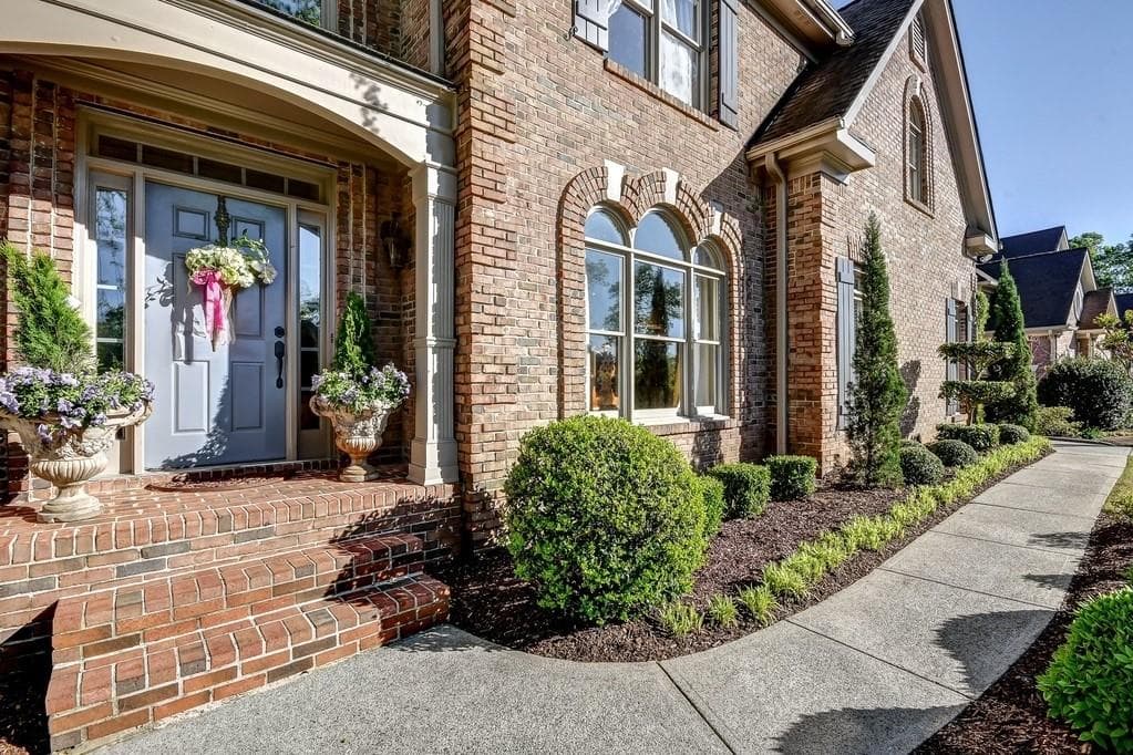 7 bedroom, 5 bathroom, 5,154 sq ft single family residence sold at 1240 Elk Ridge Cove, Alpharetta, GA 30005