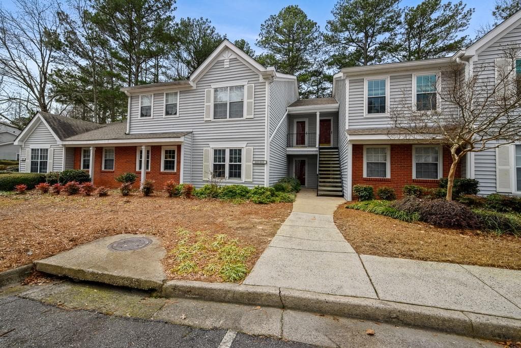 2 bedroom, 2 bathroom, 1,384 sq ft condominium sold at 6053 Coventry Circle, Alpharetta, GA 30004