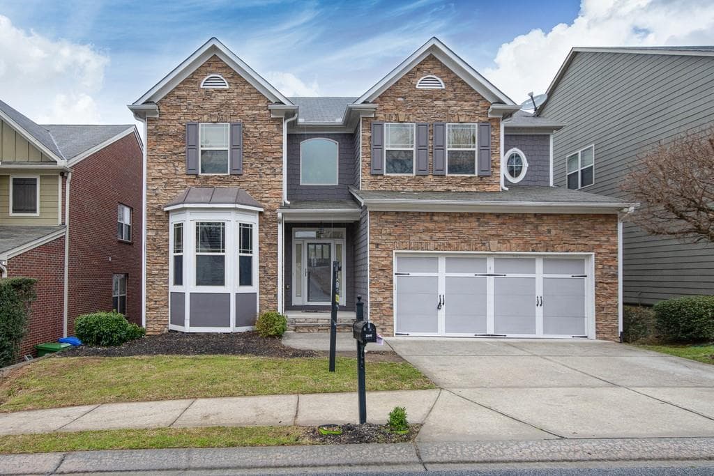 6 bedroom, 4 bathroom, 3,405 sq ft single family residence sold at 2040 HATTERAS Way, Atlanta, GA 30318