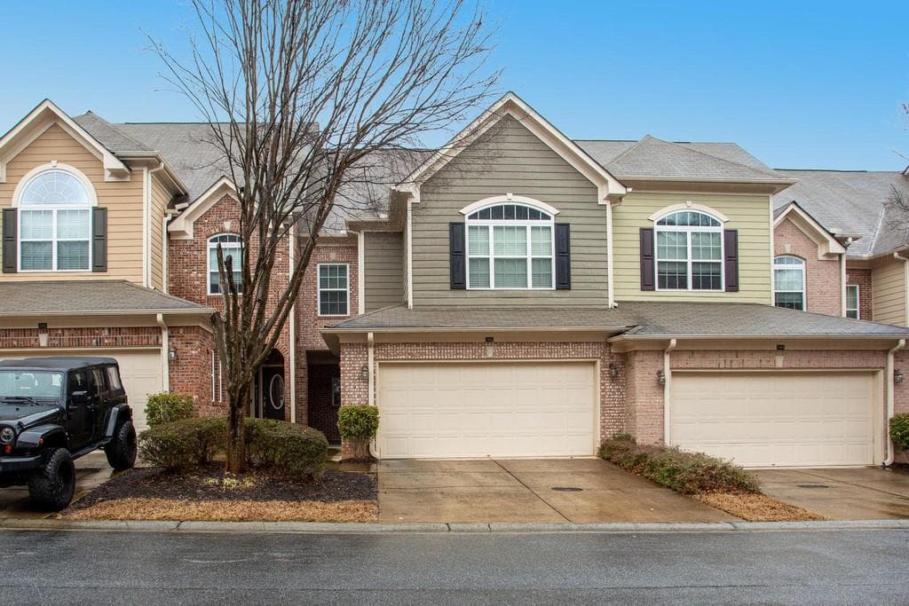 3 bedroom, 3 bathroom, 1,973 sq ft townhouse sold at 1103 Glen Ivy 11, Marietta, GA 30062