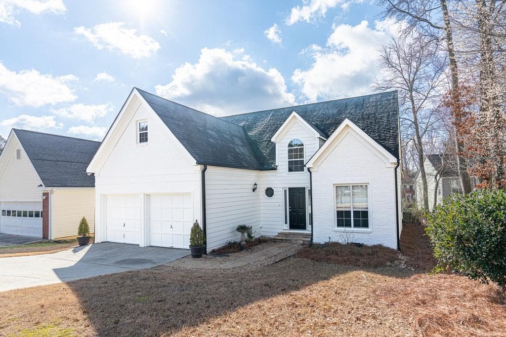 3 bedroom, 3 bathroom, 1,709 sq ft single family residence sold at 2775 LAURELWOOD Lane, Alpharetta, GA 30009