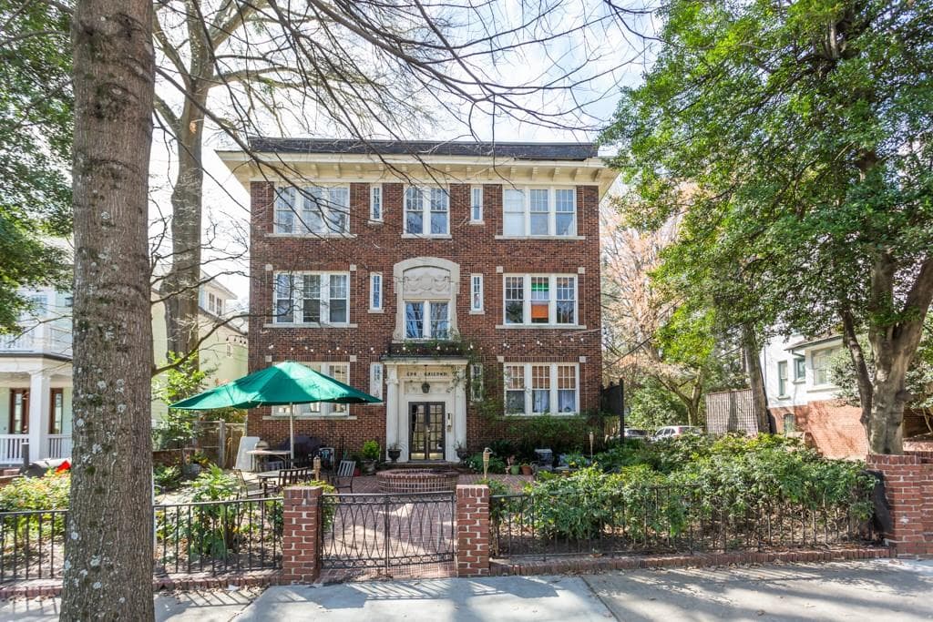 2 bedroom, 1 bathroom, 1,096 sq ft condominium sold at 301 10th Street 6, Atlanta, GA 30309