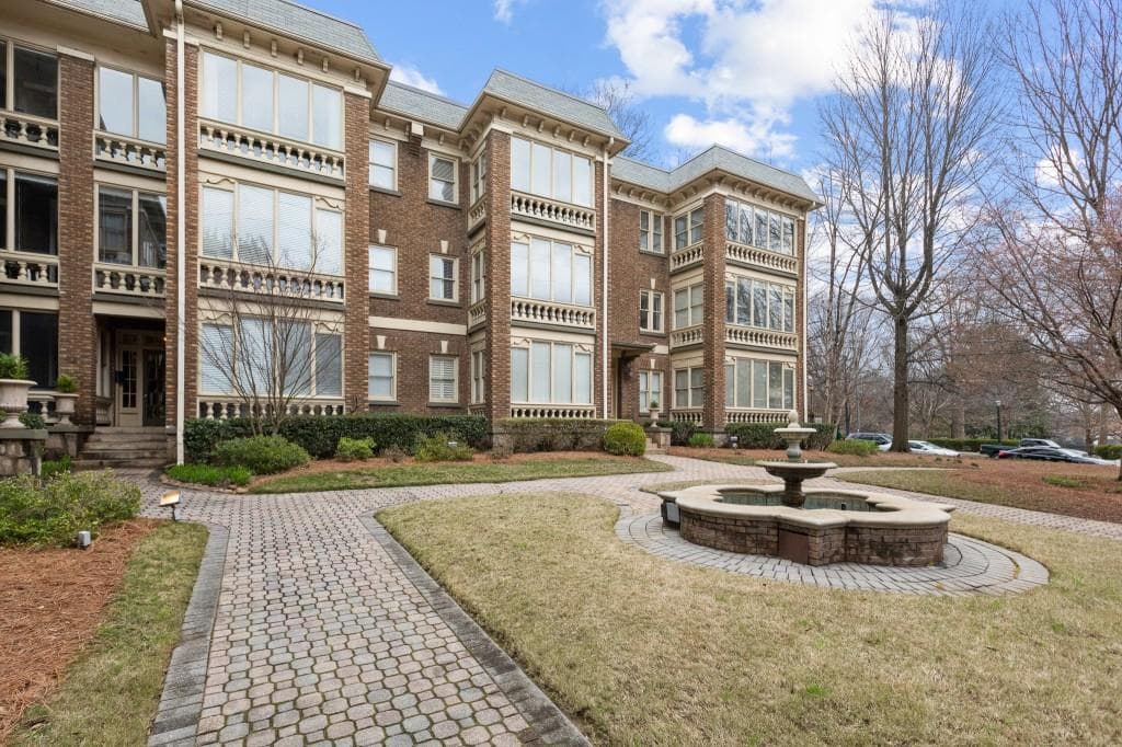 2 bedroom, 1 bathroom, 1,388 sq ft condominium sold at 272 14th Street 3, Atlanta, GA 30309