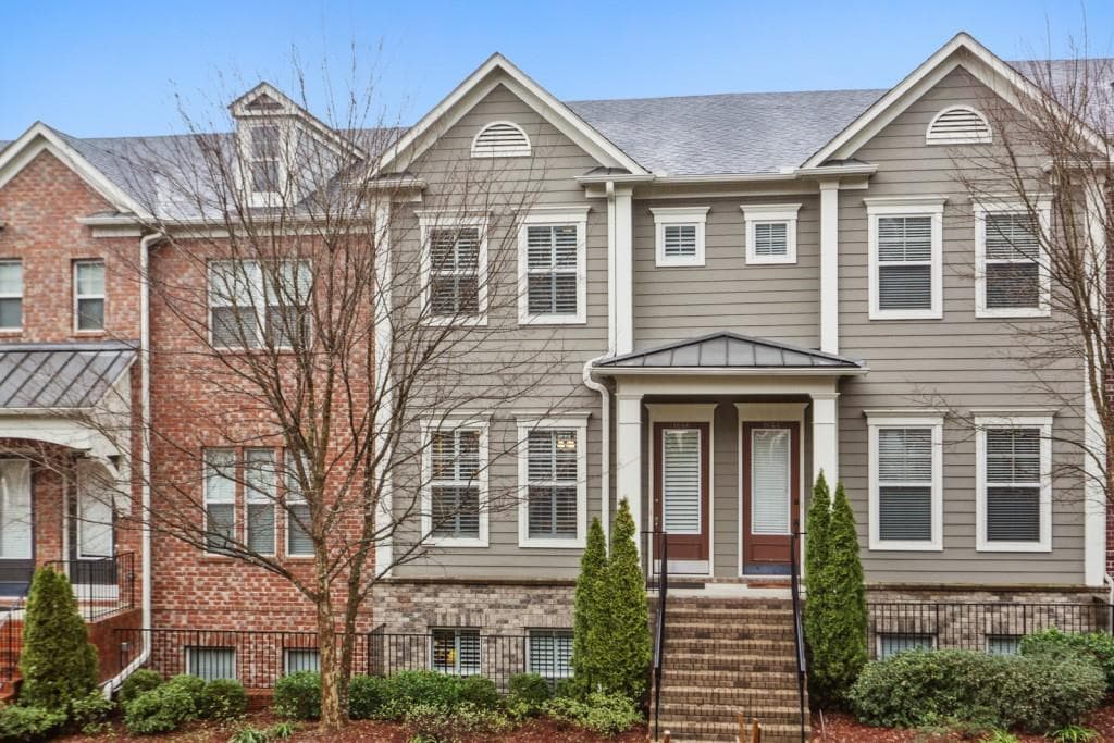 3 bedroom, 4 bathroom, 2,200 sq ft condominium sold at 1646 Sabastian Point, Atlanta, GA 30329